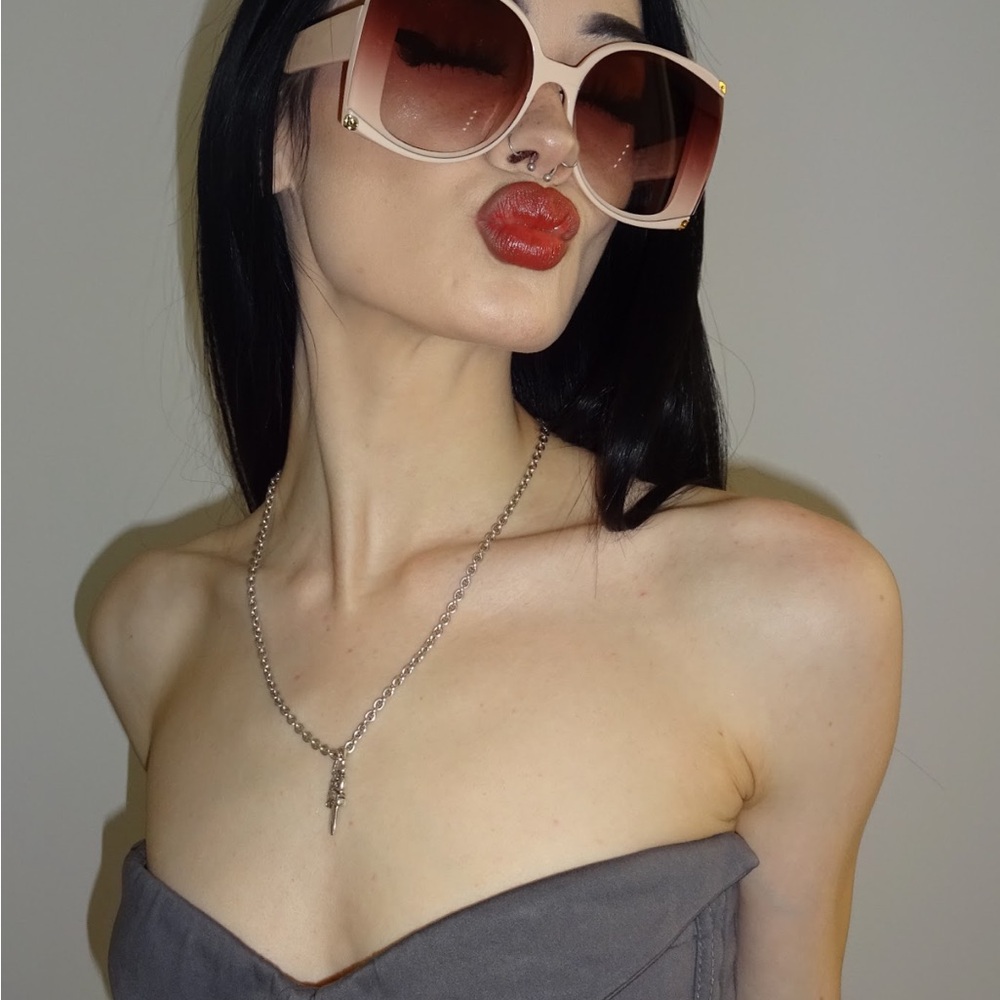 Oversized Beige Gradient Women’s Sunglasses with Gold Accents